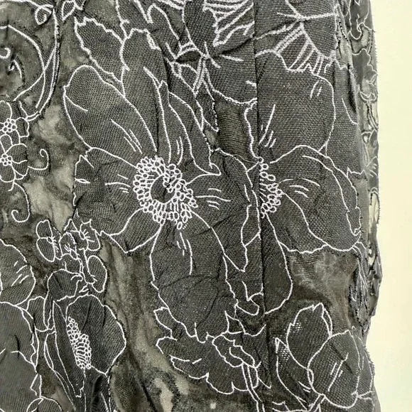 Erin London Black Floral Sheer Button Up Tunic Top Size XL - Picture 8 of 13